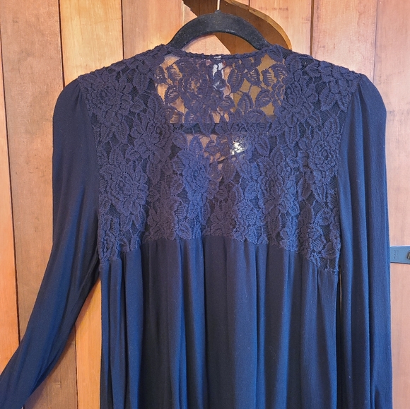 Vanity - Picture 2 of 3